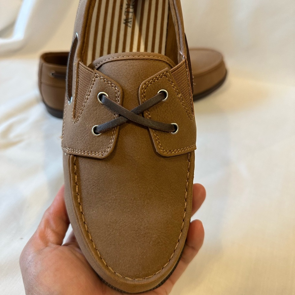 NWOT J.Crew Factory Boys Boat Shoes size 5 (big kids)